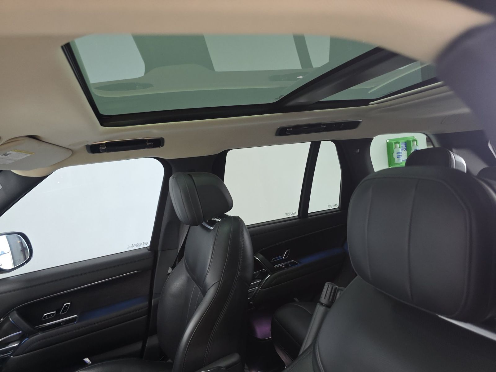 2023 Land Rover Range Rover SE FWD