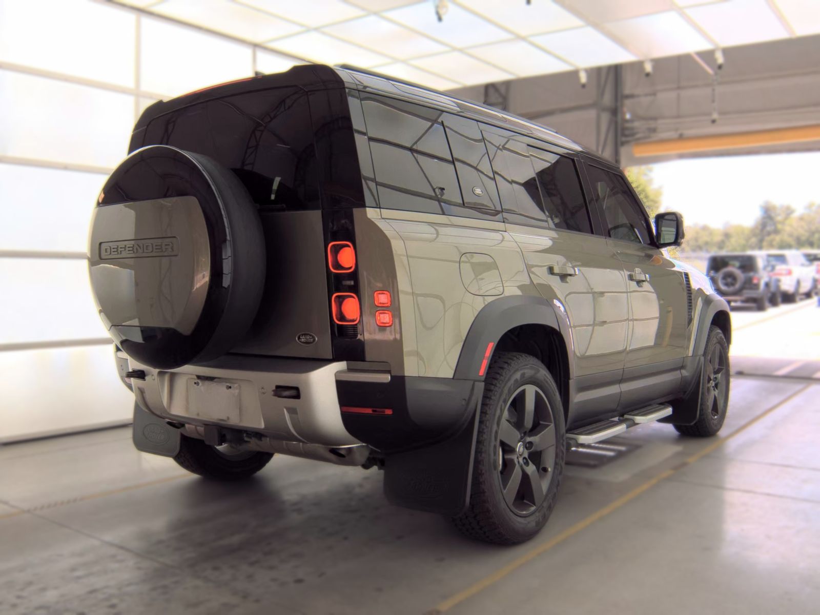 2023 Land Rover Defender 110 SE AWD