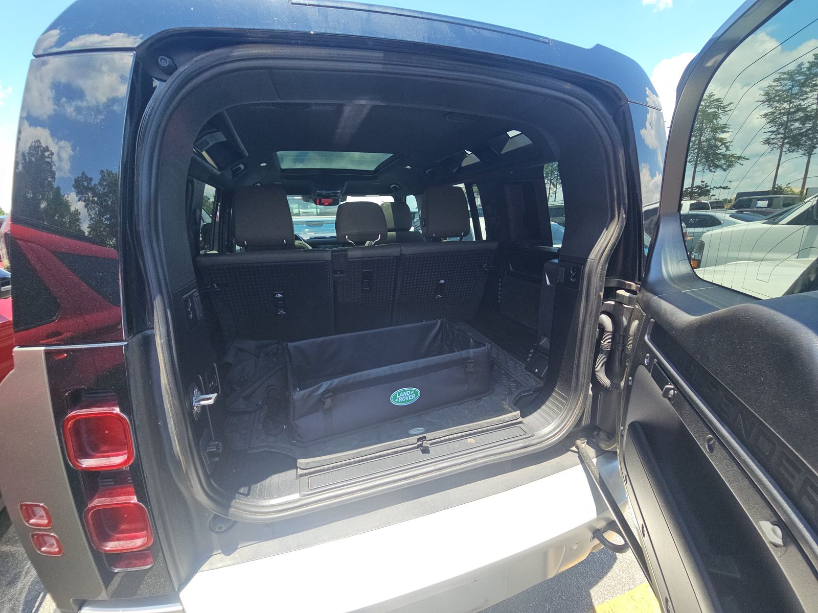 2023 Land Rover Defender 110 SE AWD