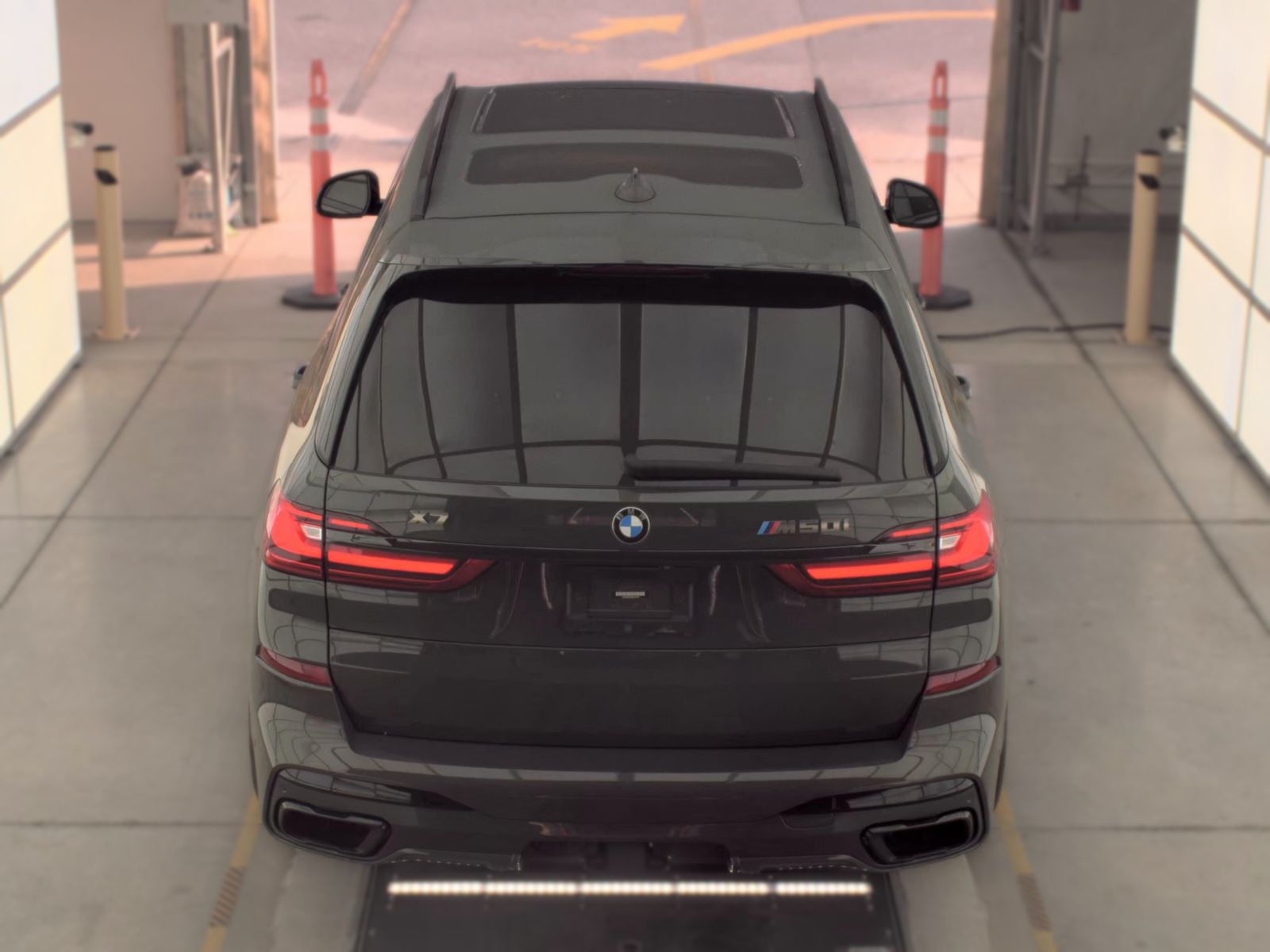 2022 BMW X7 M50i AWD