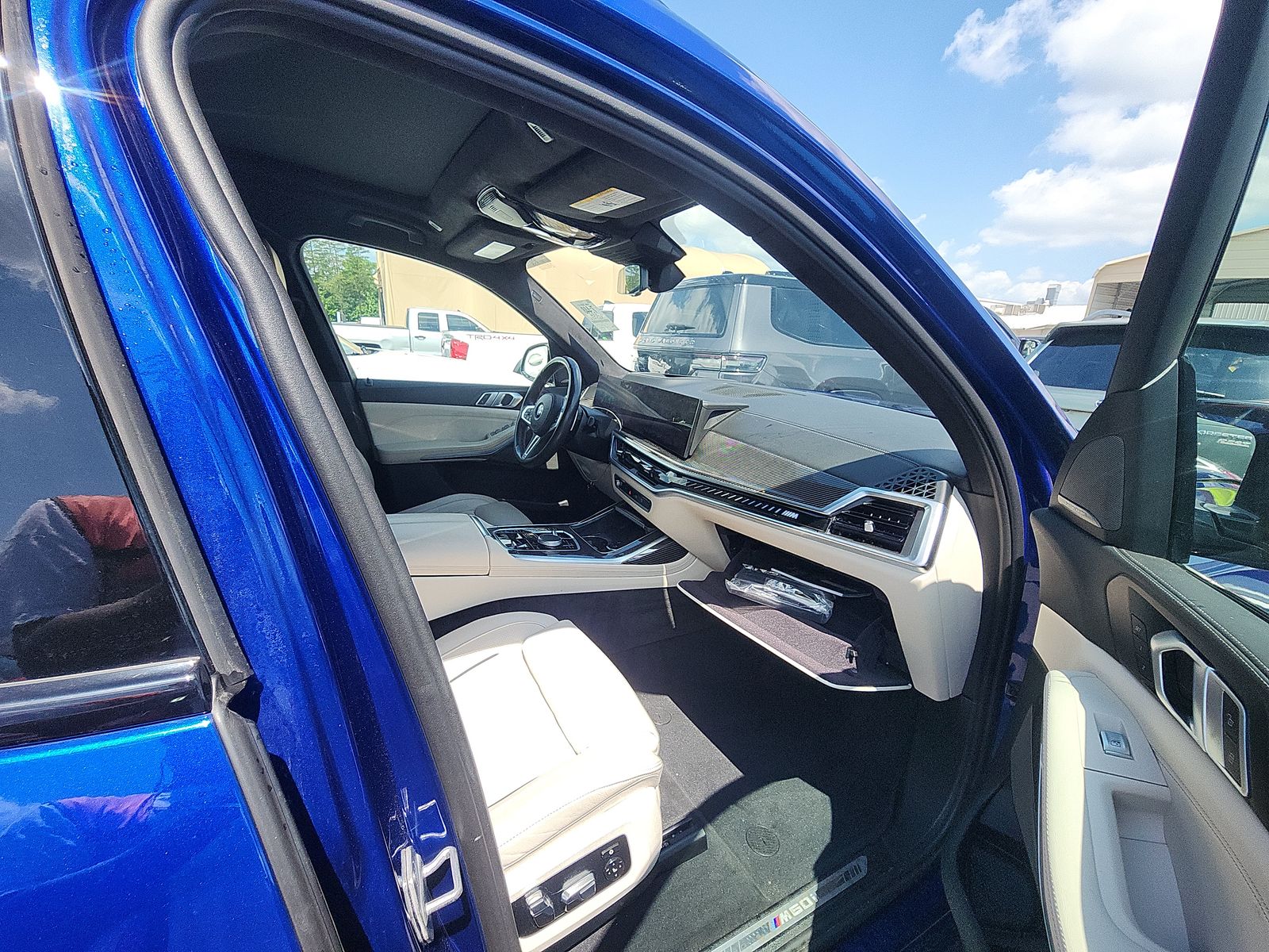 2024 BMW X7 M60i AWD