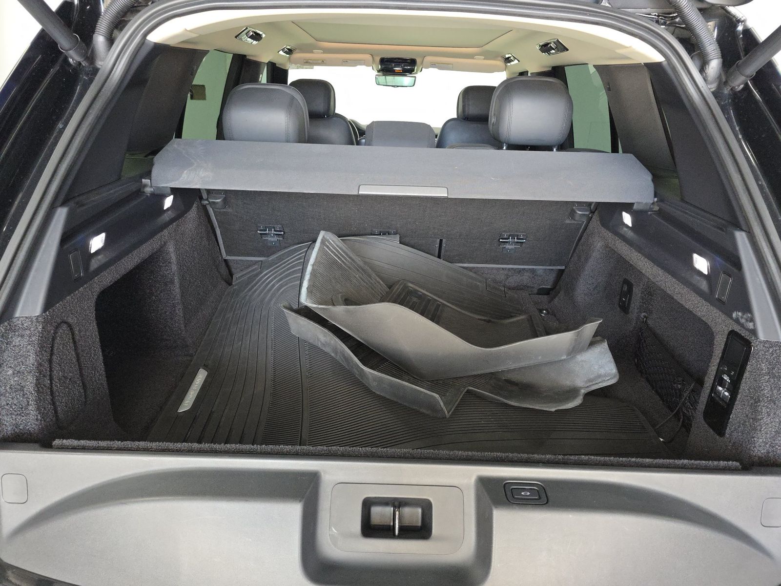 2023 Land Rover Range Rover SE FWD