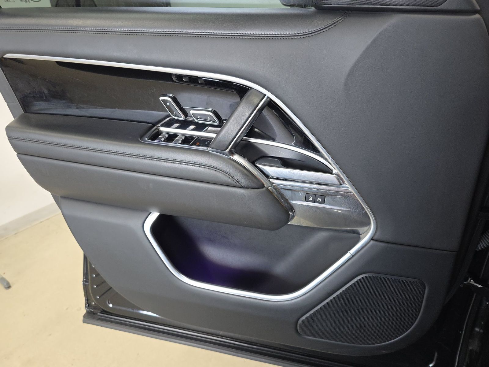 2023 Land Rover Range Rover SE FWD