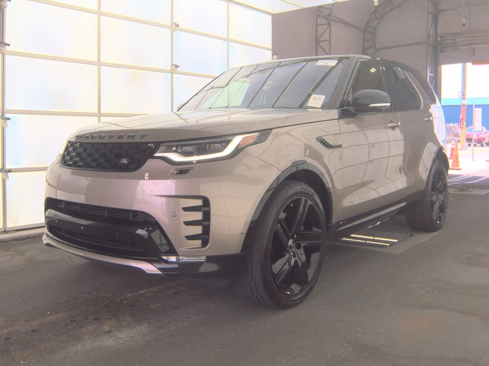 2021 Land Rover Discovery HSE R-Dynamic FWD