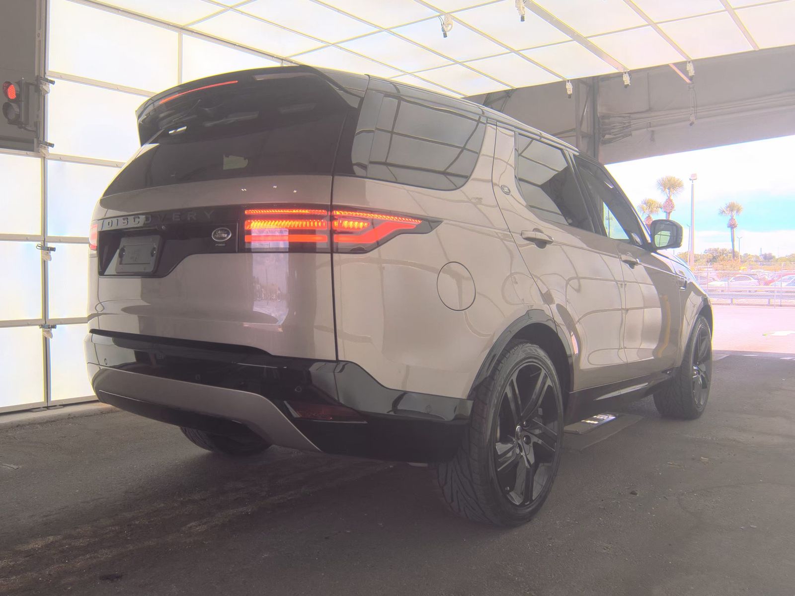 2021 Land Rover Discovery HSE R-Dynamic FWD