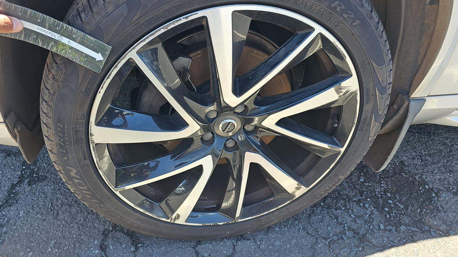 2018 Volvo XC90 T6 Momentum AWD