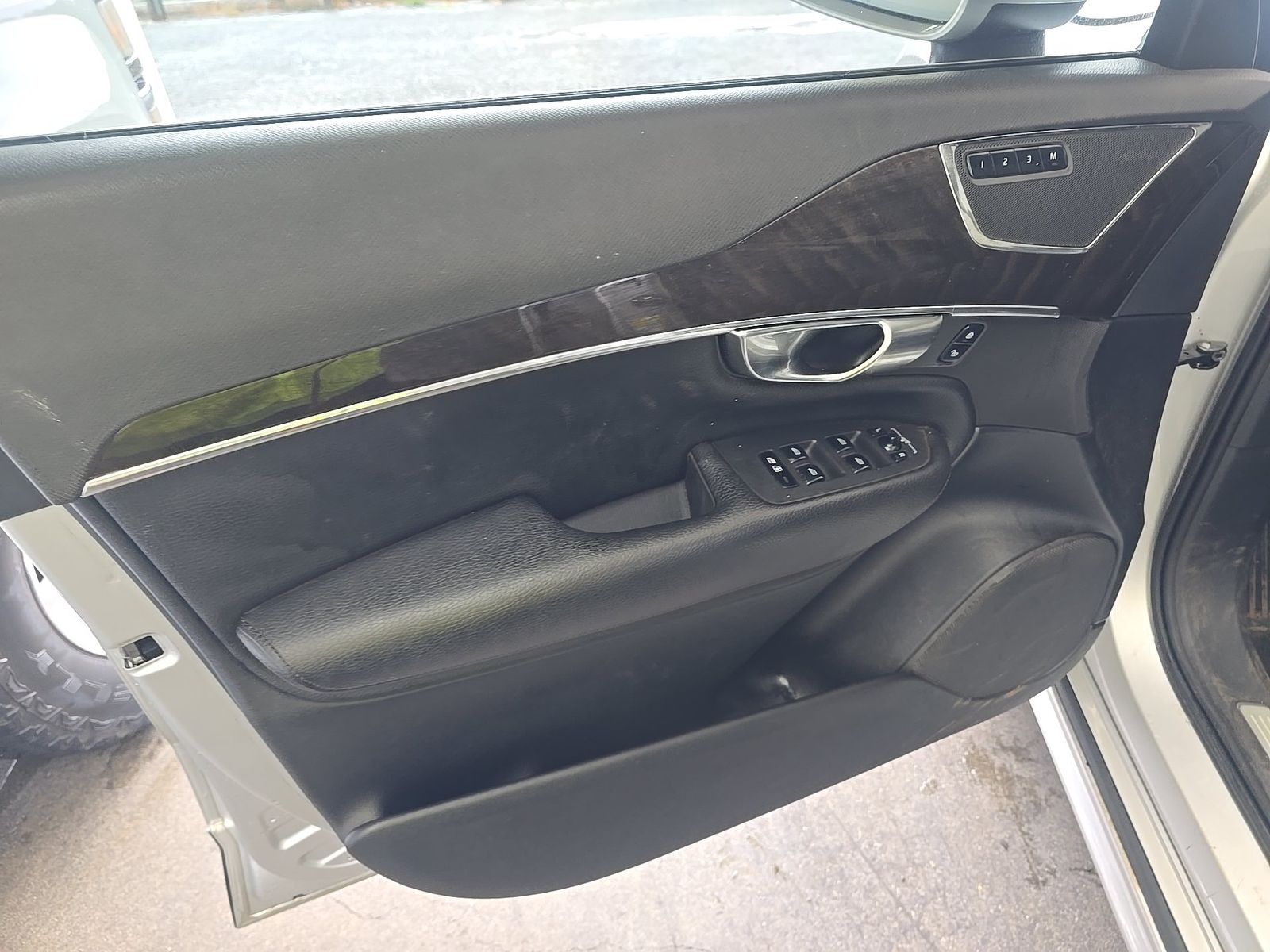 2018 Volvo XC90 T6 Momentum AWD