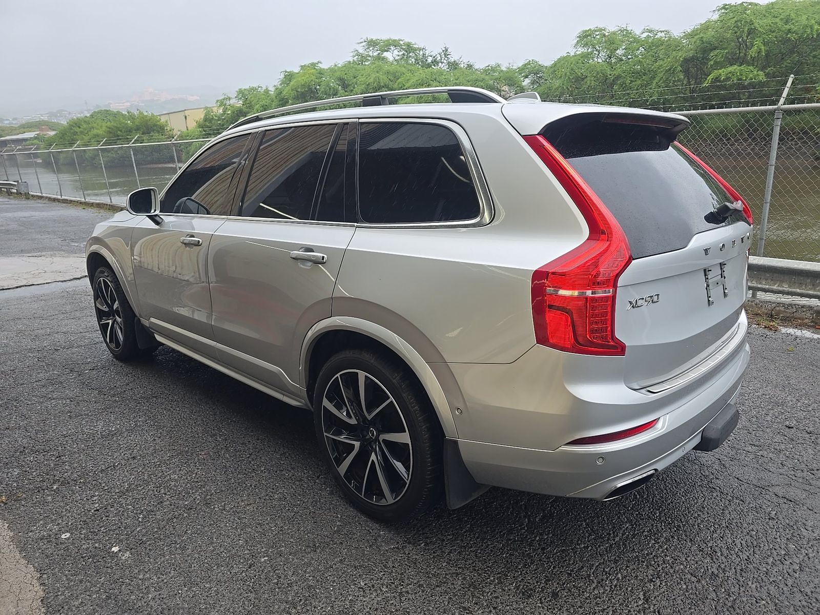 2018 Volvo XC90 T6 Momentum AWD