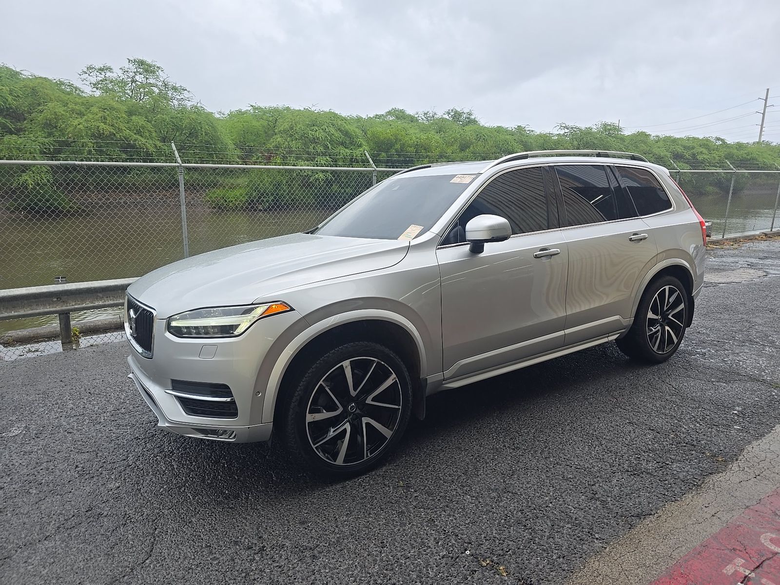 2018 Volvo XC90 T6 Momentum AWD