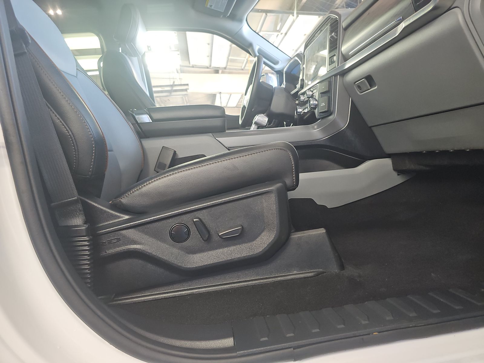 2025 Ford F-150 Lariat AWD