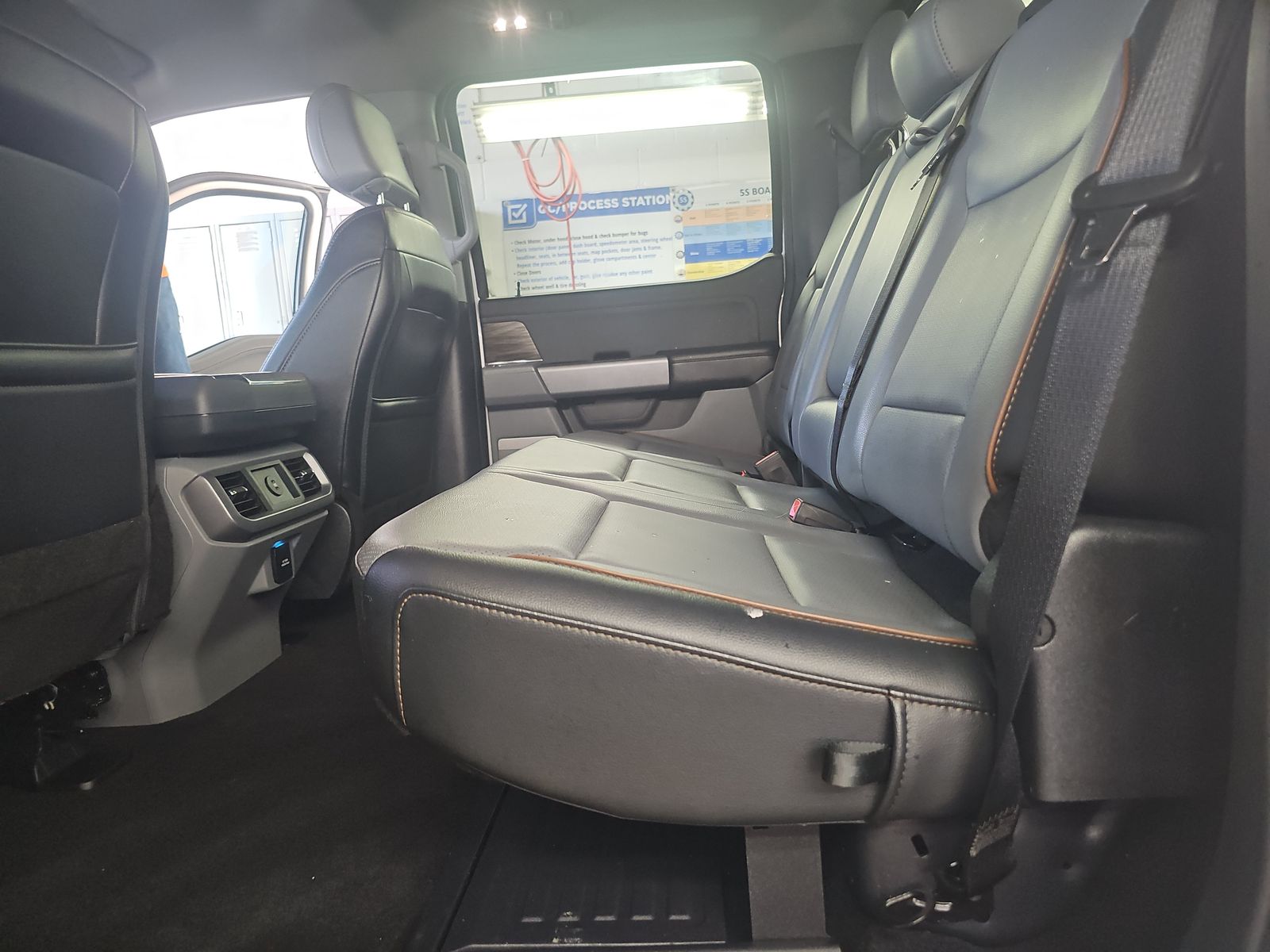 2025 Ford F-150 Lariat AWD