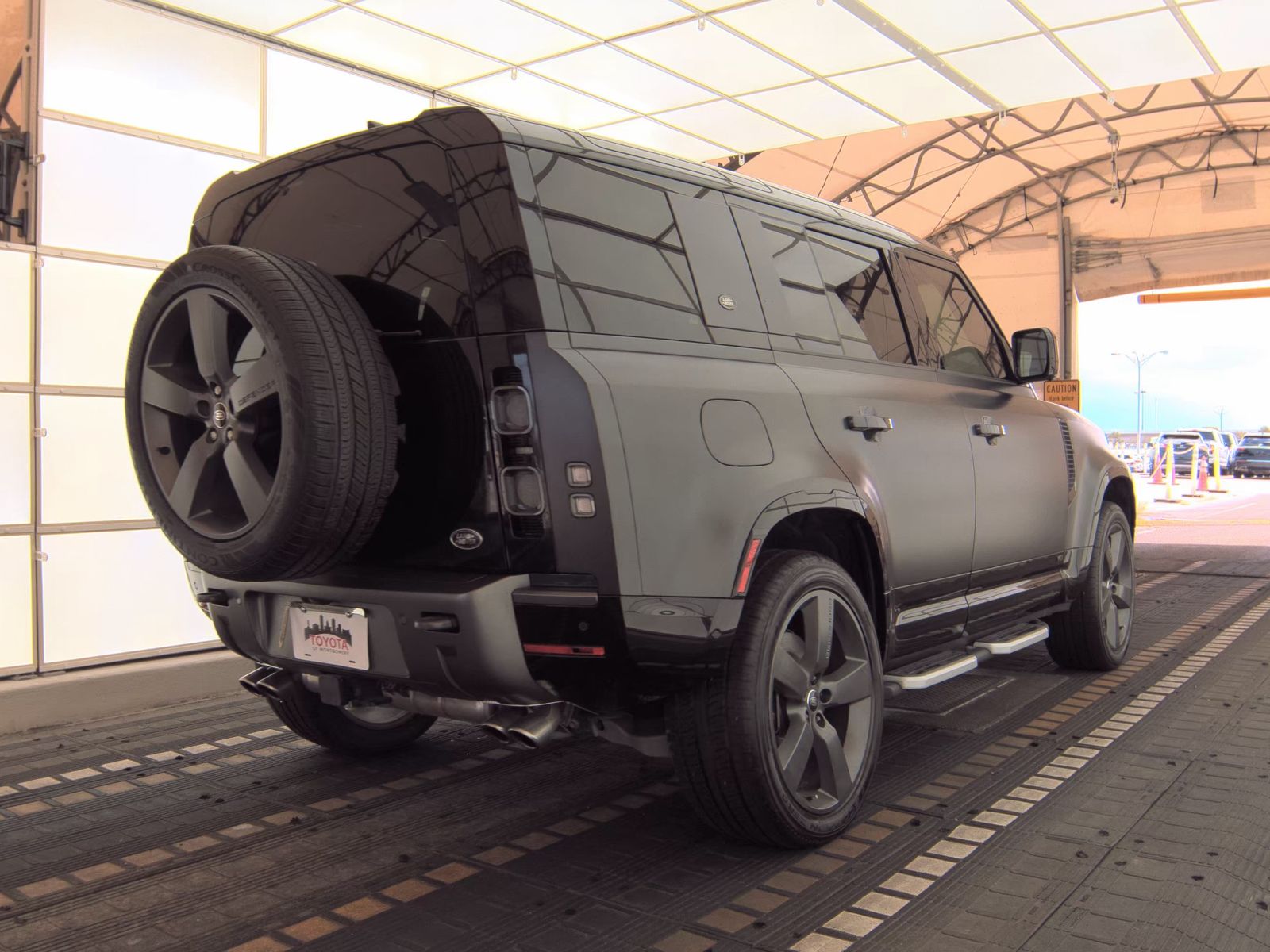 2023 Land Rover Defender 110 V8 FWD