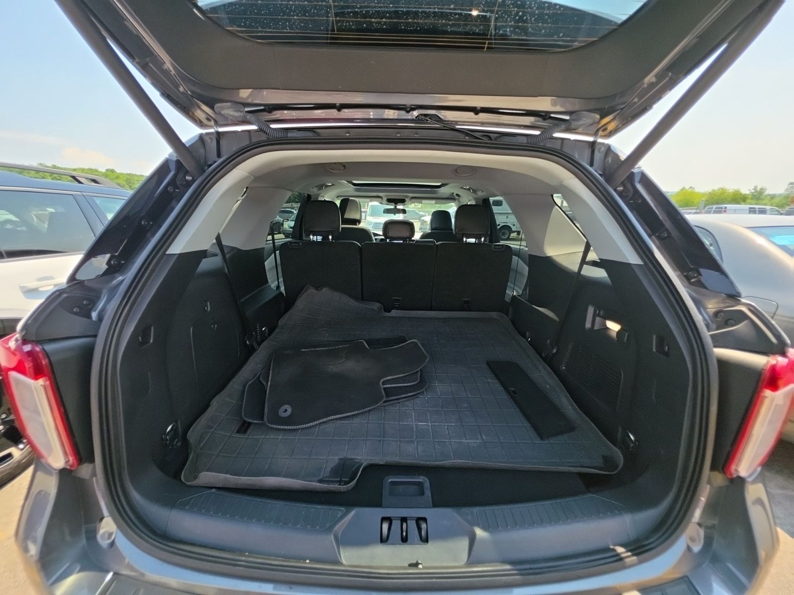 2023 Ford Explorer XLT AWD