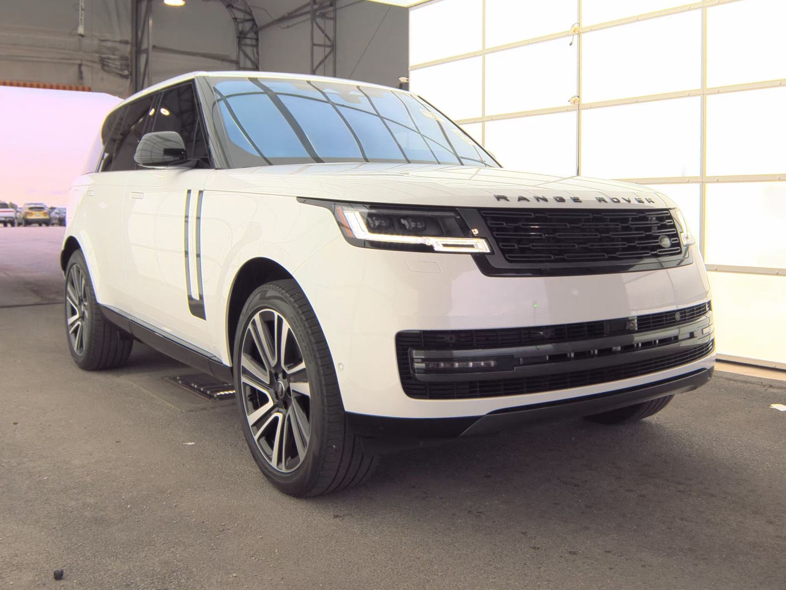 2023 Land Rover Range Rover SE FWD
