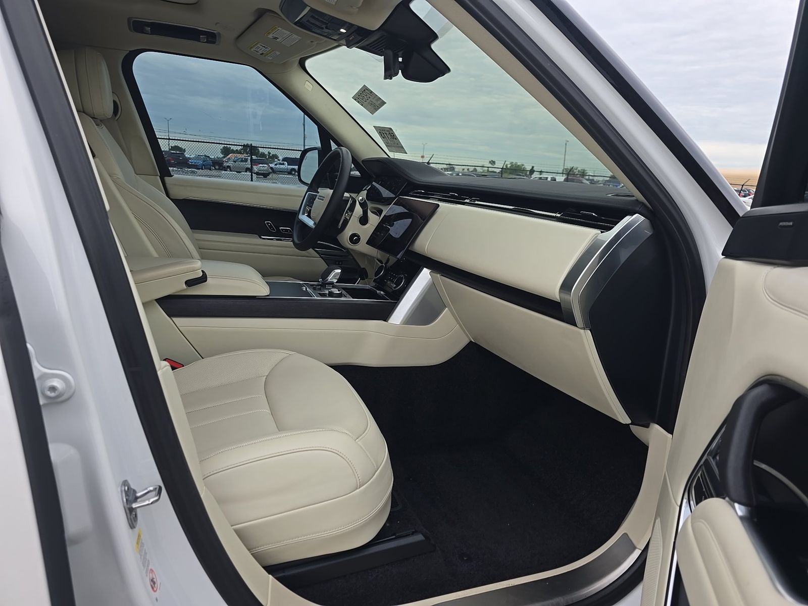 2023 Land Rover Range Rover SE FWD