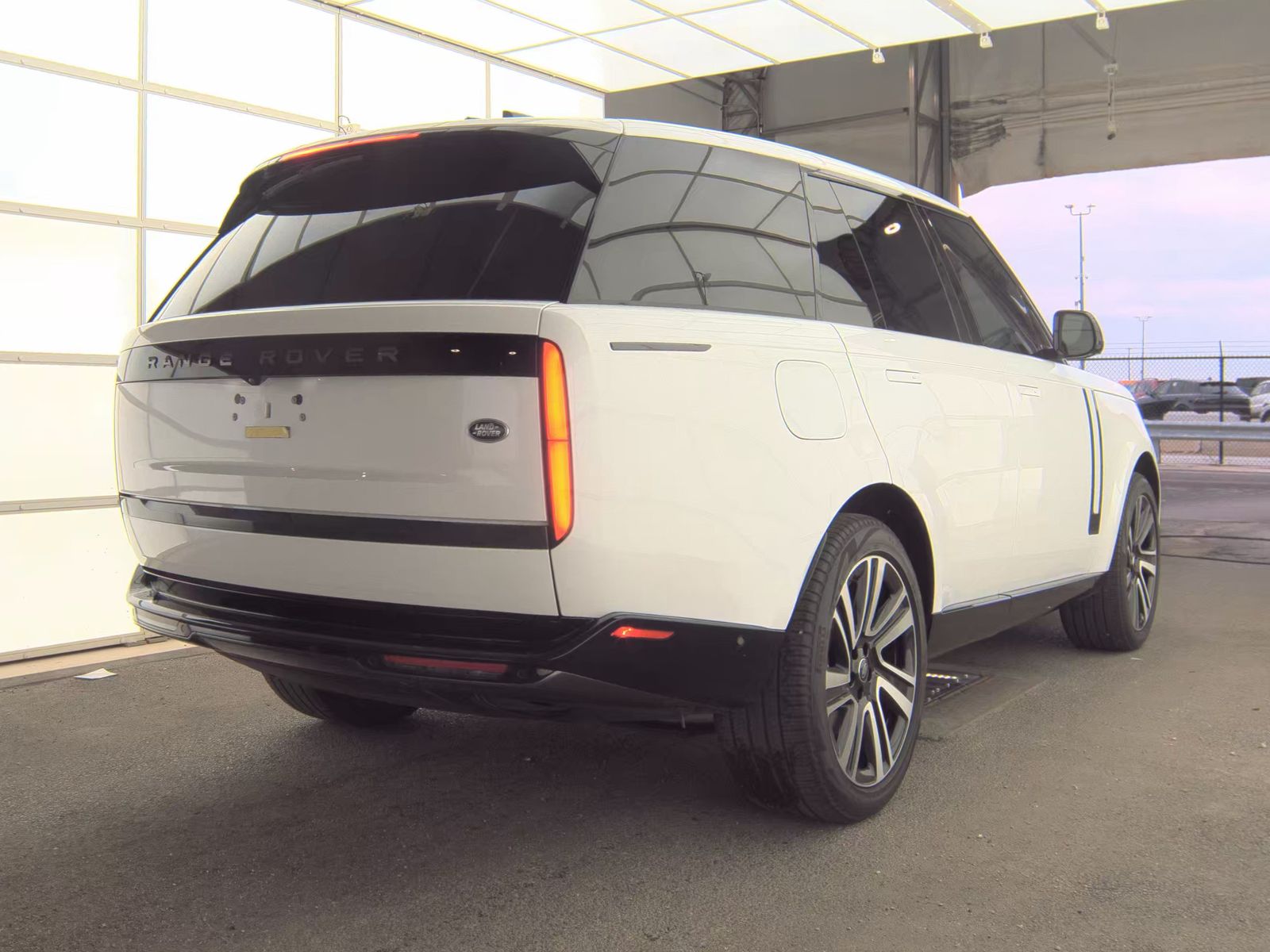 2023 Land Rover Range Rover SE FWD