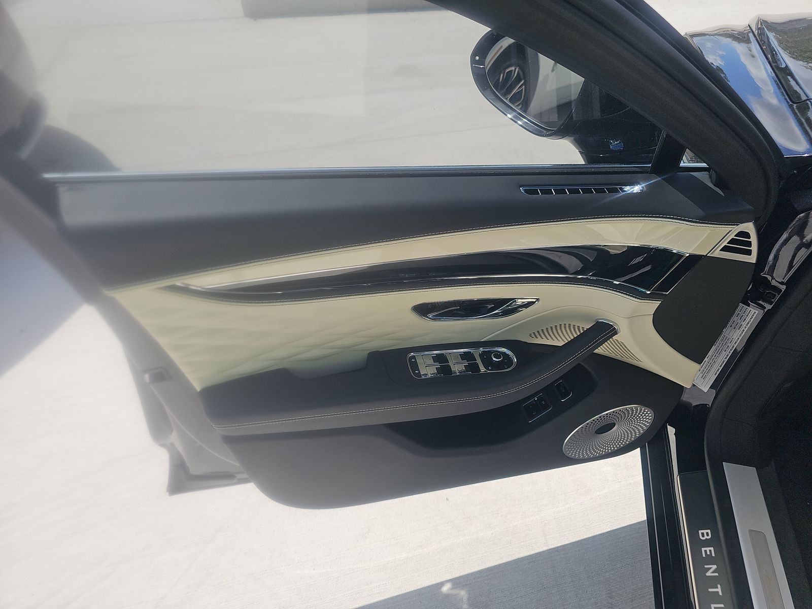 2023 Bentley Flying Spur V8 Azure AWD