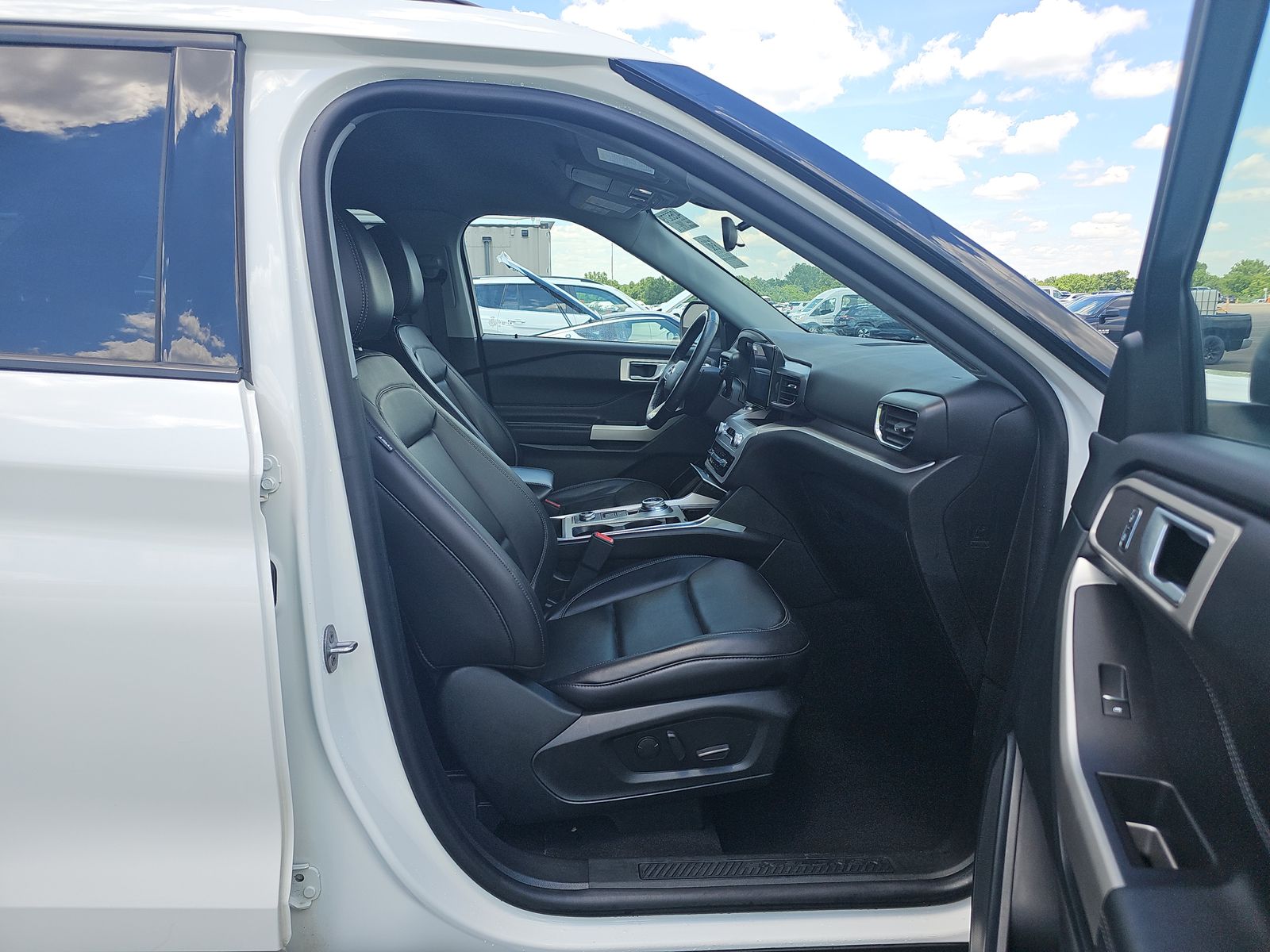 2023 Ford Explorer XLT AWD