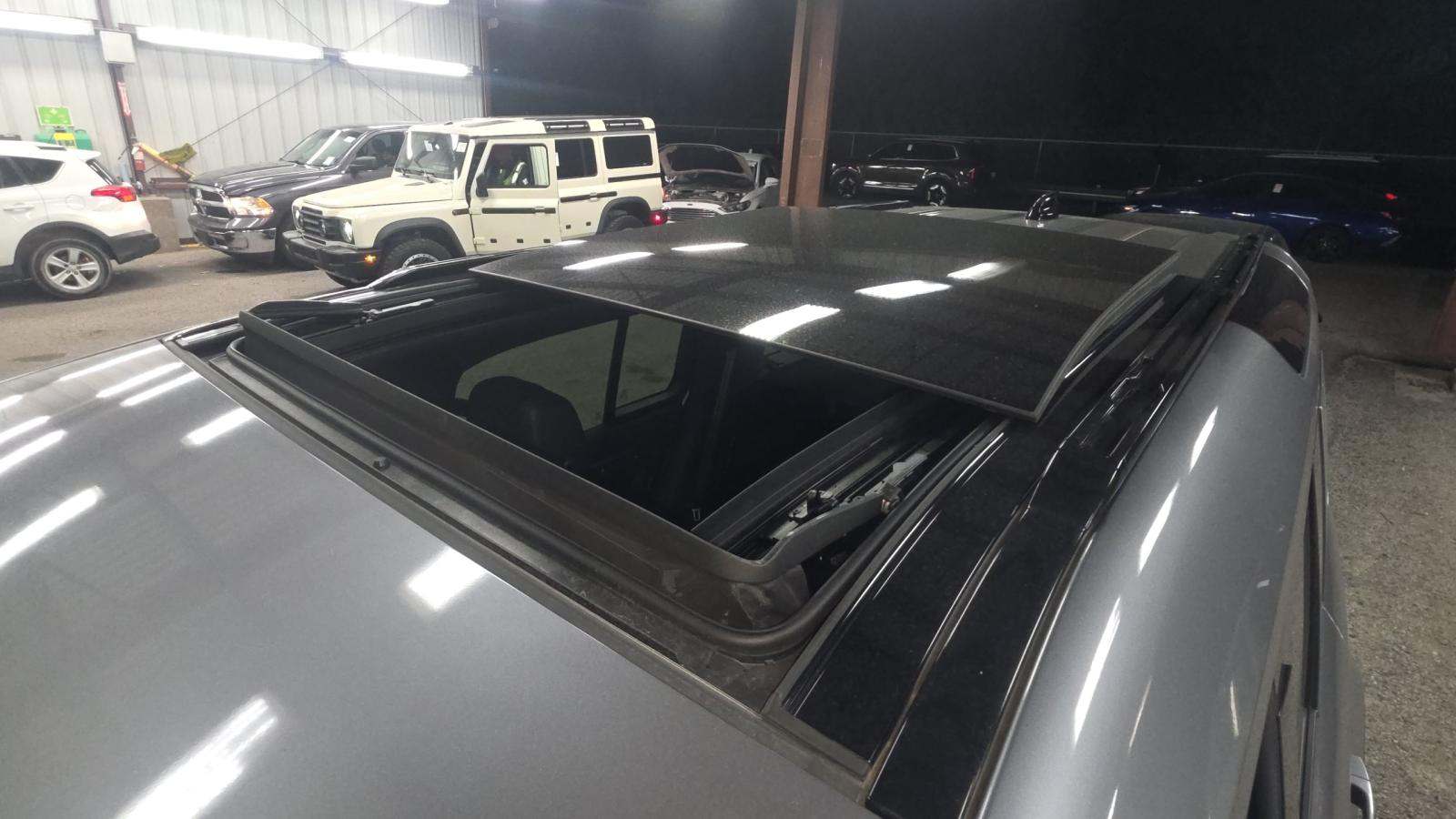 2022 Land Rover Defender 110 X-Dynamic SE AWD