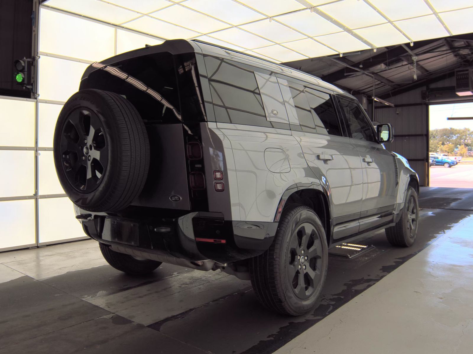 2022 Land Rover Defender 110 X-Dynamic SE AWD