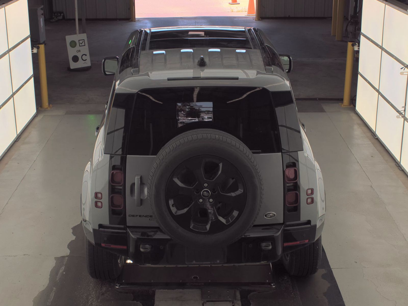 2022 Land Rover Defender 110 X-Dynamic SE AWD