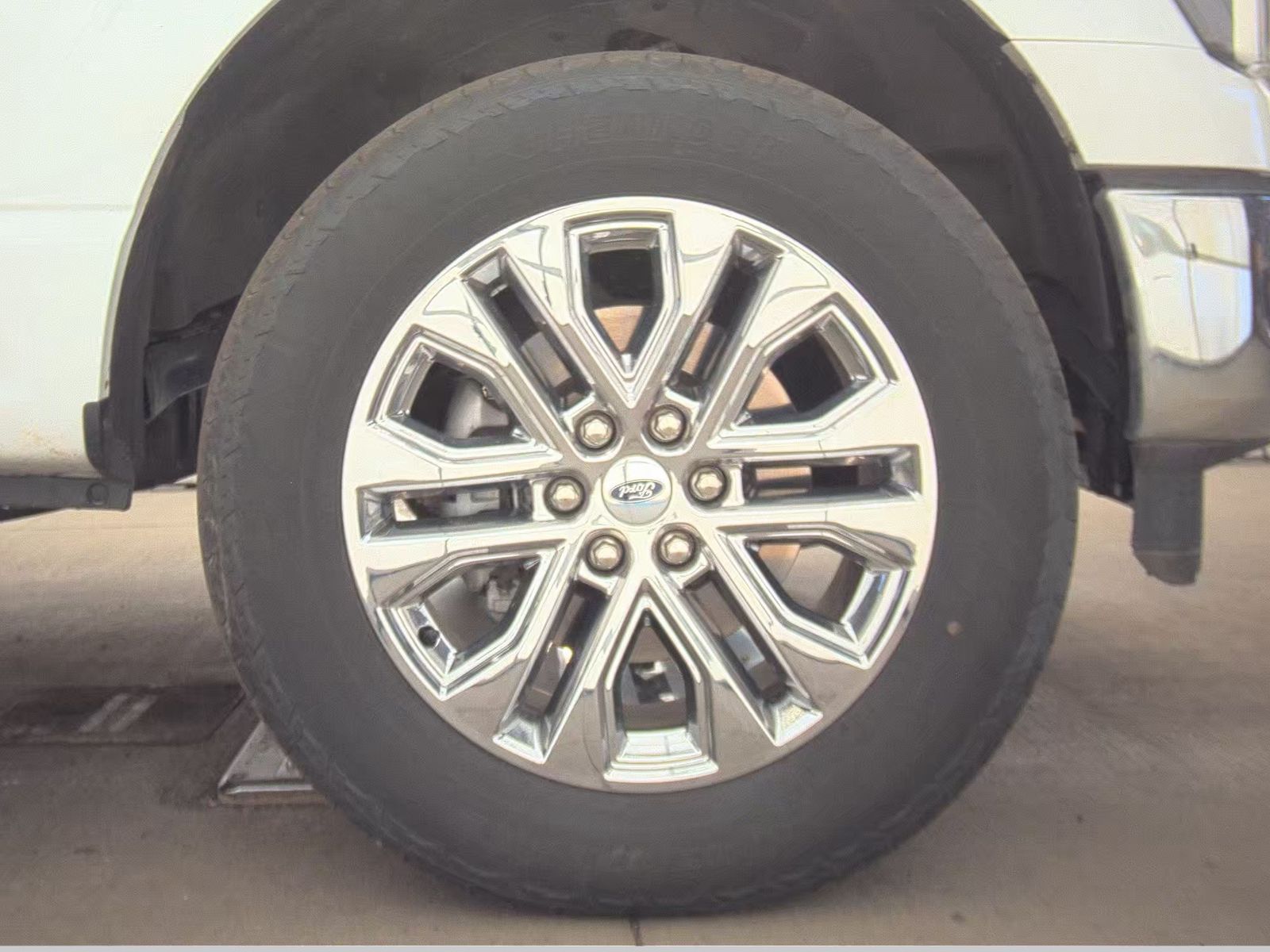 2025 Ford F-150 Lariat AWD