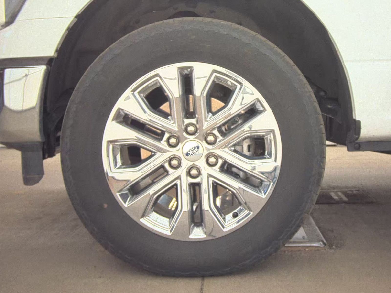 2025 Ford F-150 Lariat AWD