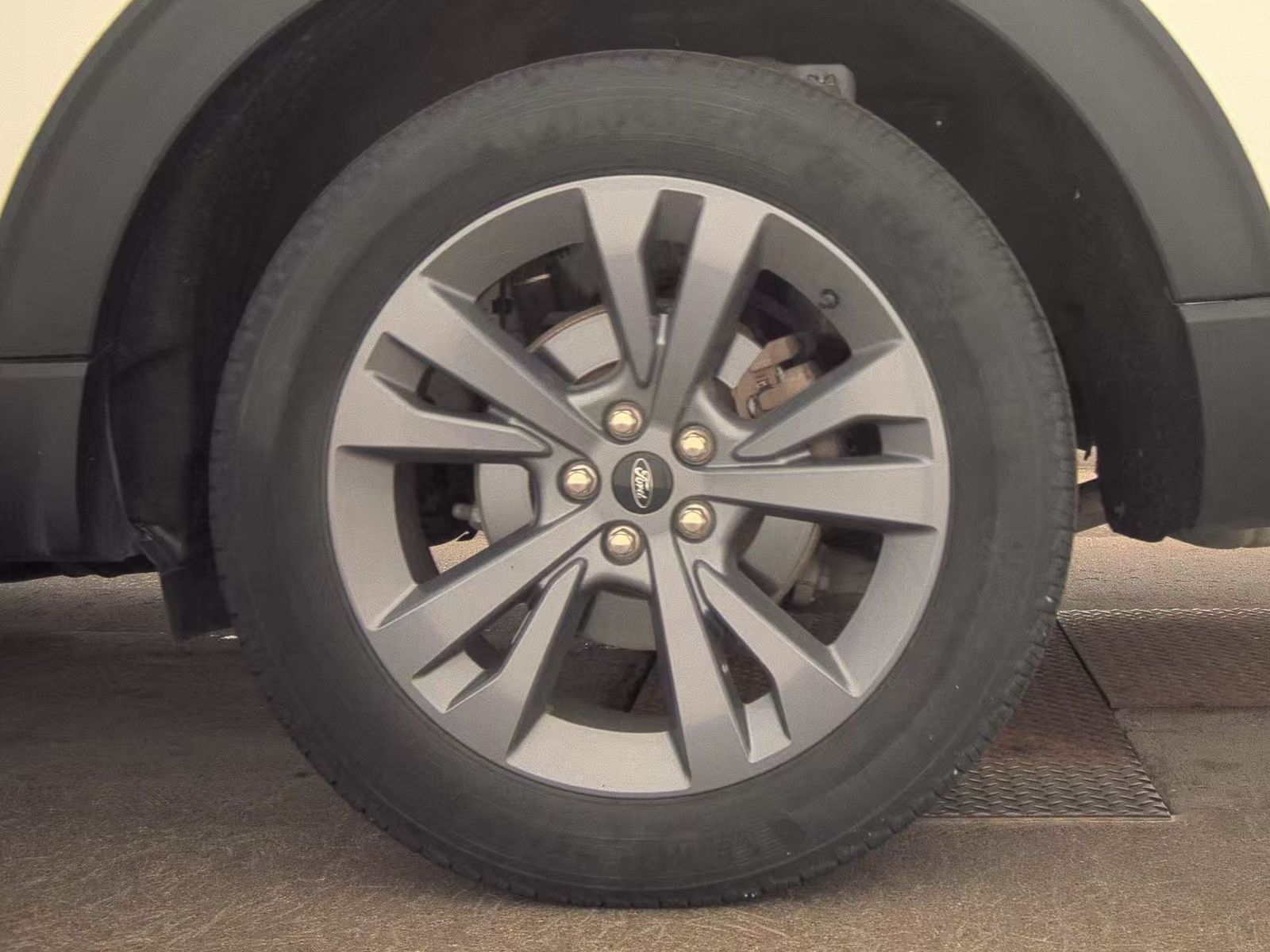 2023 Ford Explorer XLT AWD