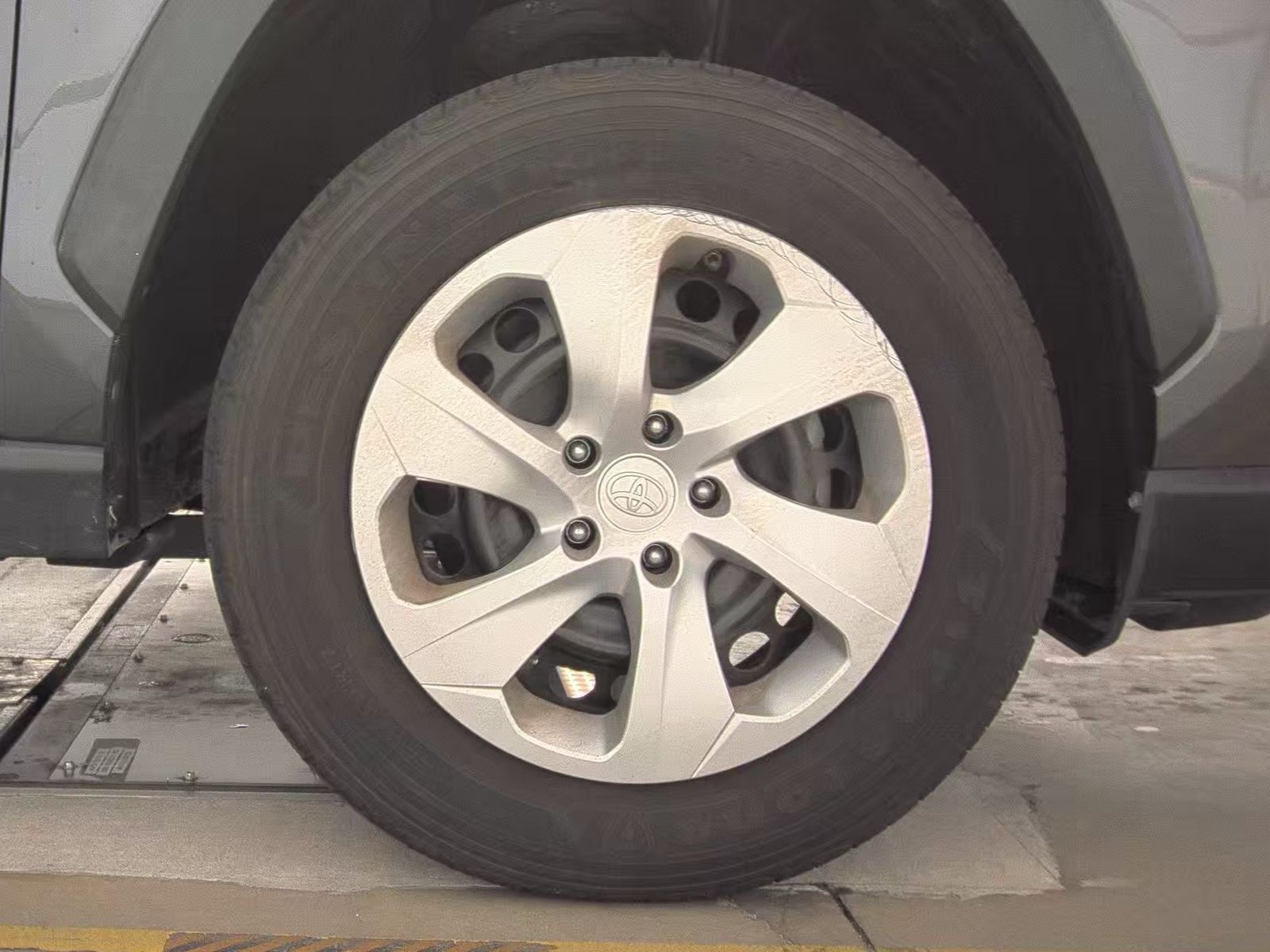 2022 Toyota RAV4 LE FWD