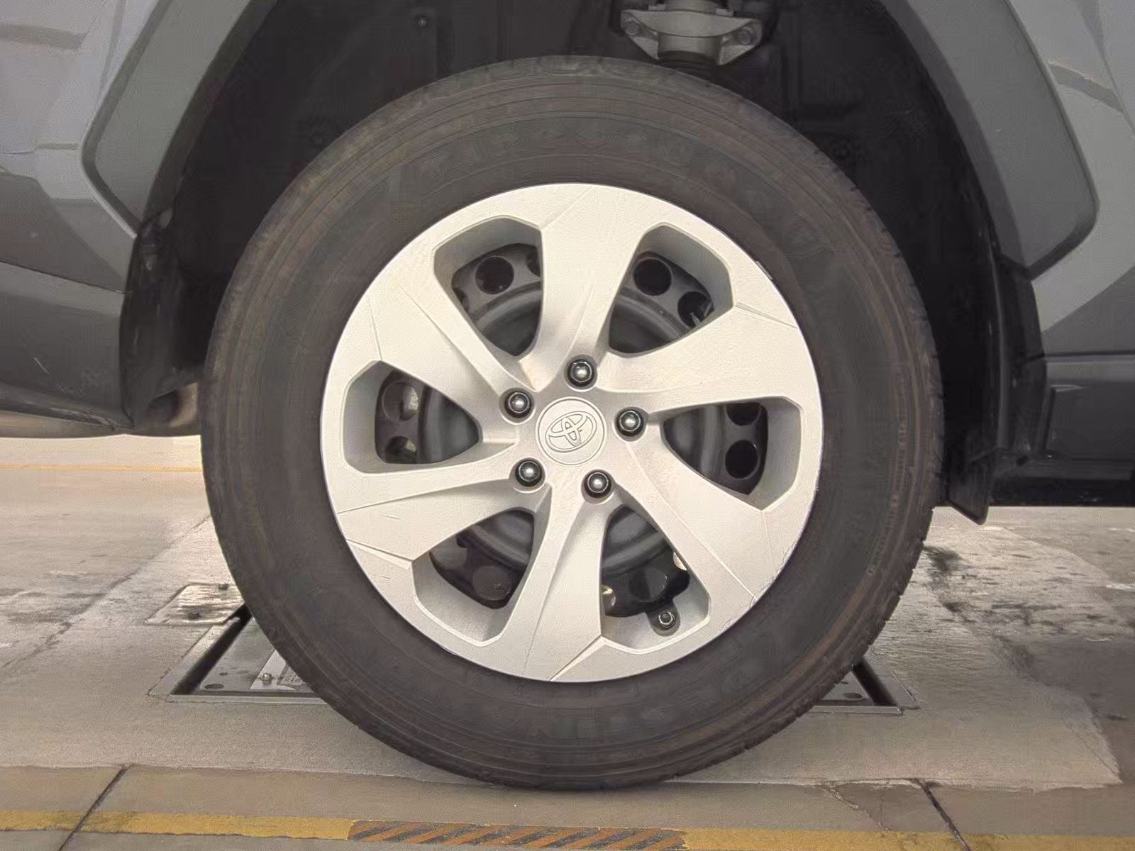 2022 Toyota RAV4 LE FWD