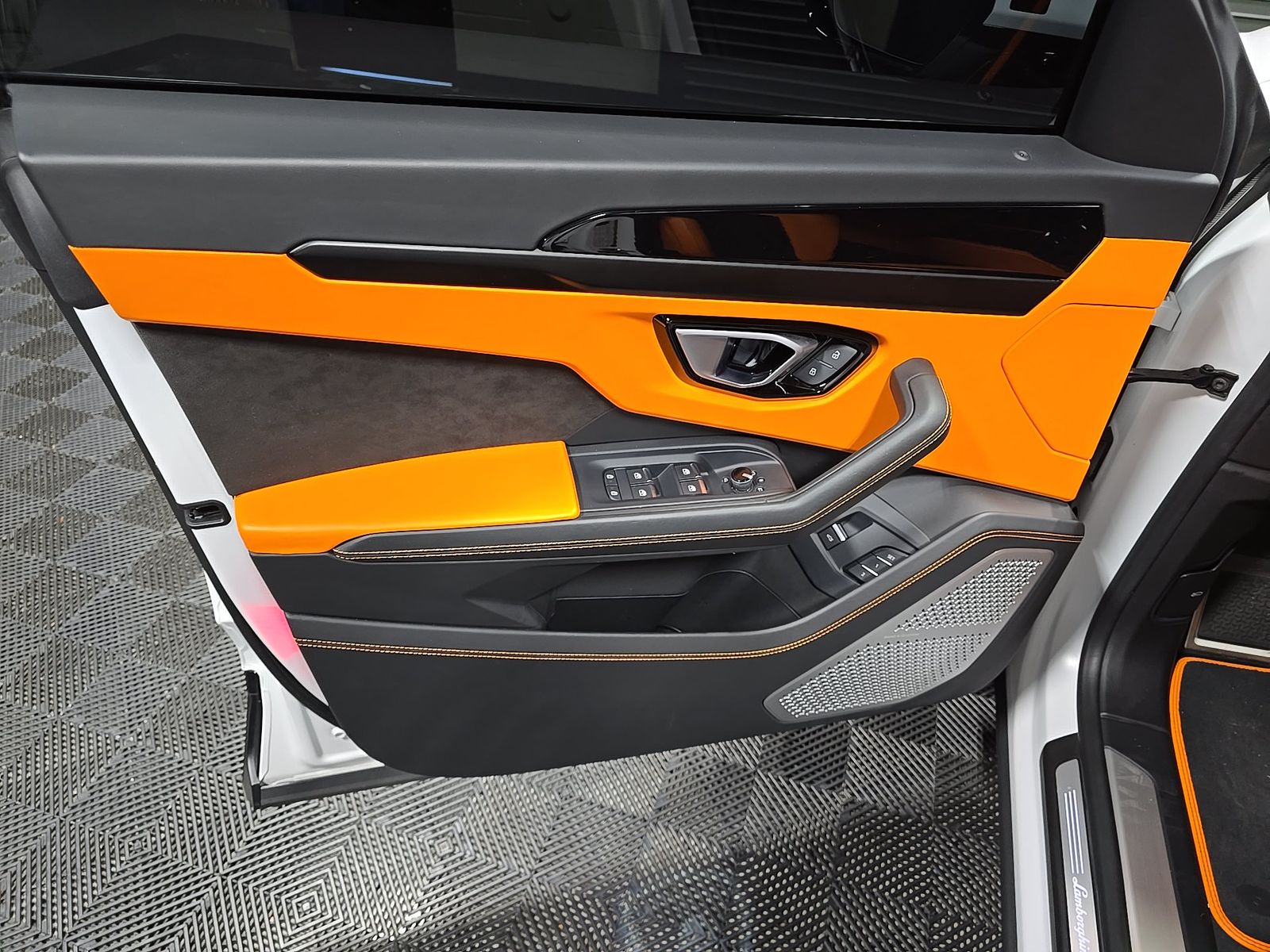 2022 Lamborghini Urus Pearl Capsule AWD
