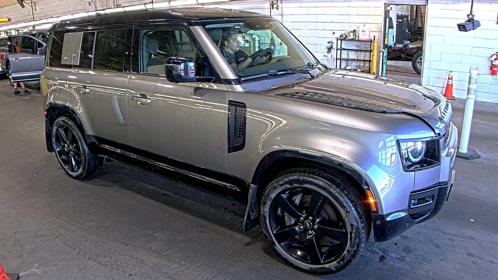 2023 Land Rover Defender 110 X-Dynamic SE FWD