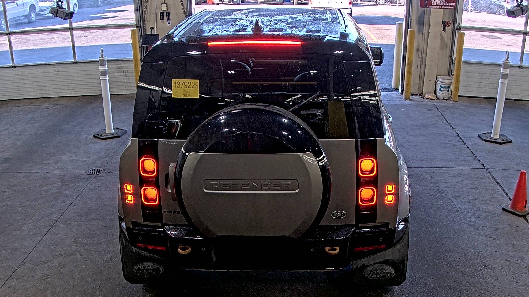 2023 Land Rover Defender 110 X-Dynamic SE FWD