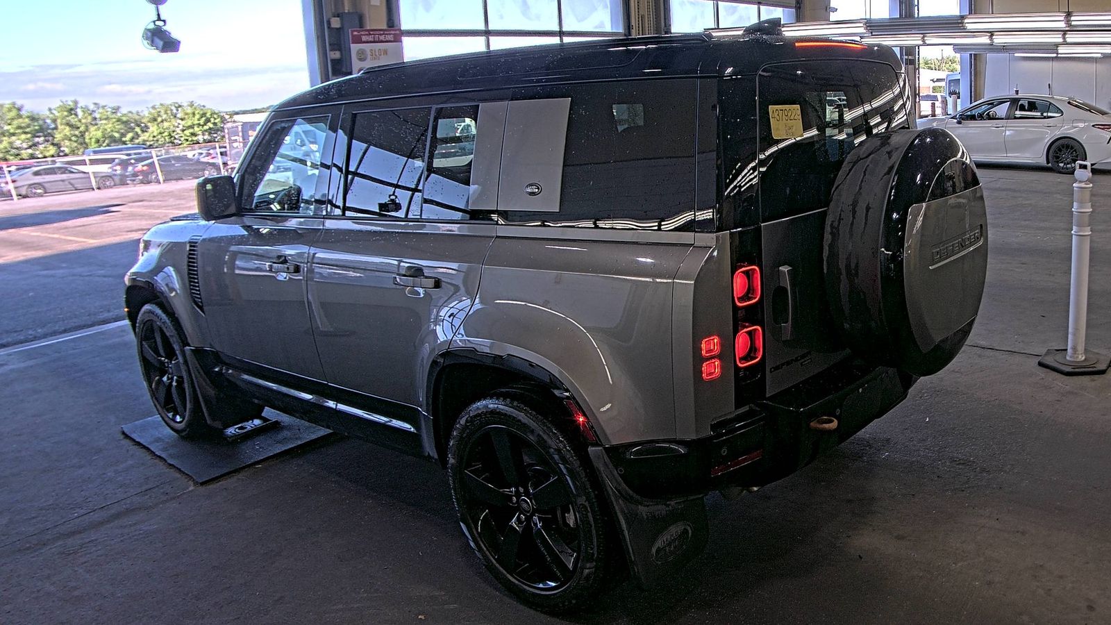 2023 Land Rover Defender 110 X-Dynamic SE FWD