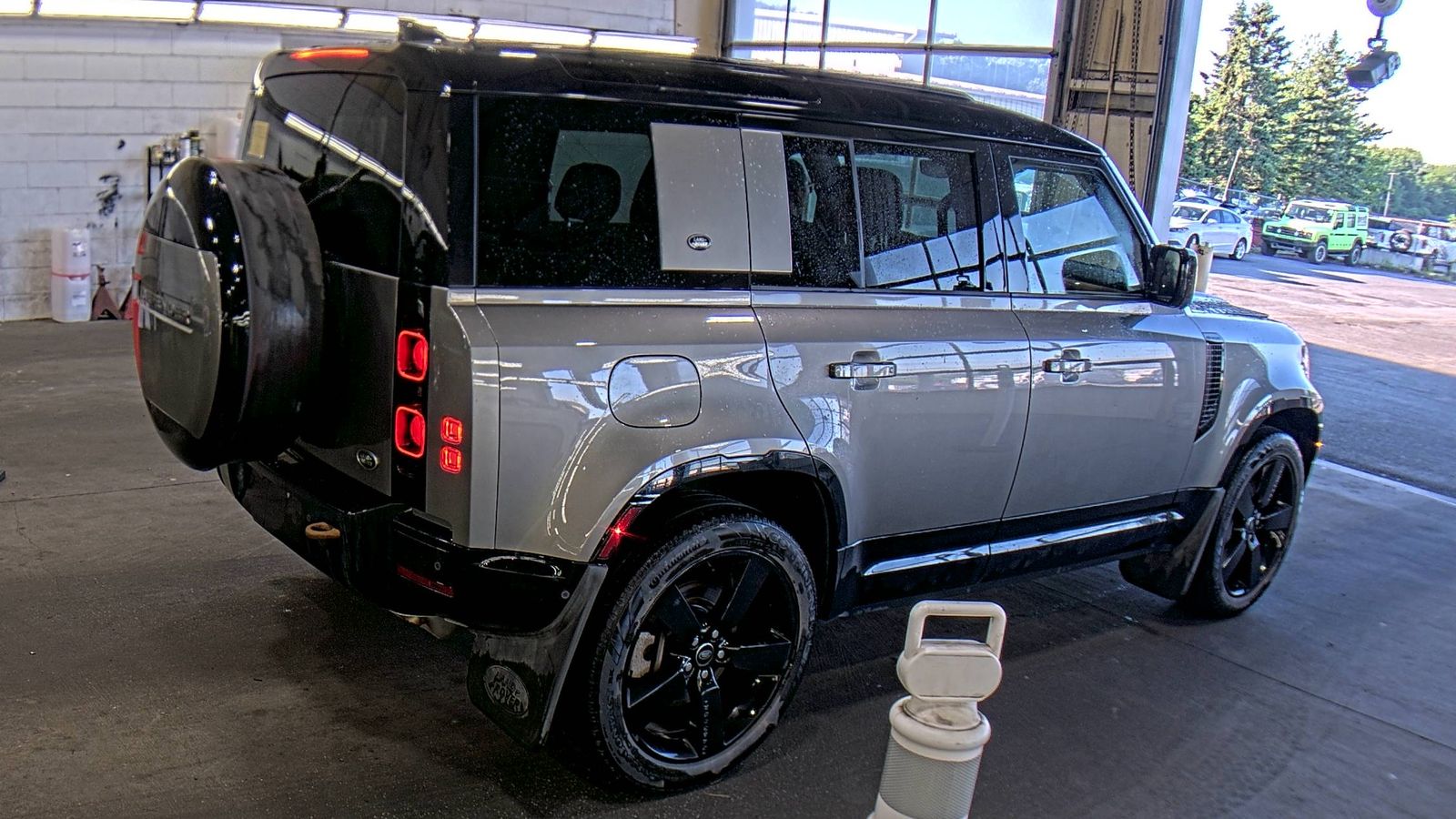 2023 Land Rover Defender 110 X-Dynamic SE FWD