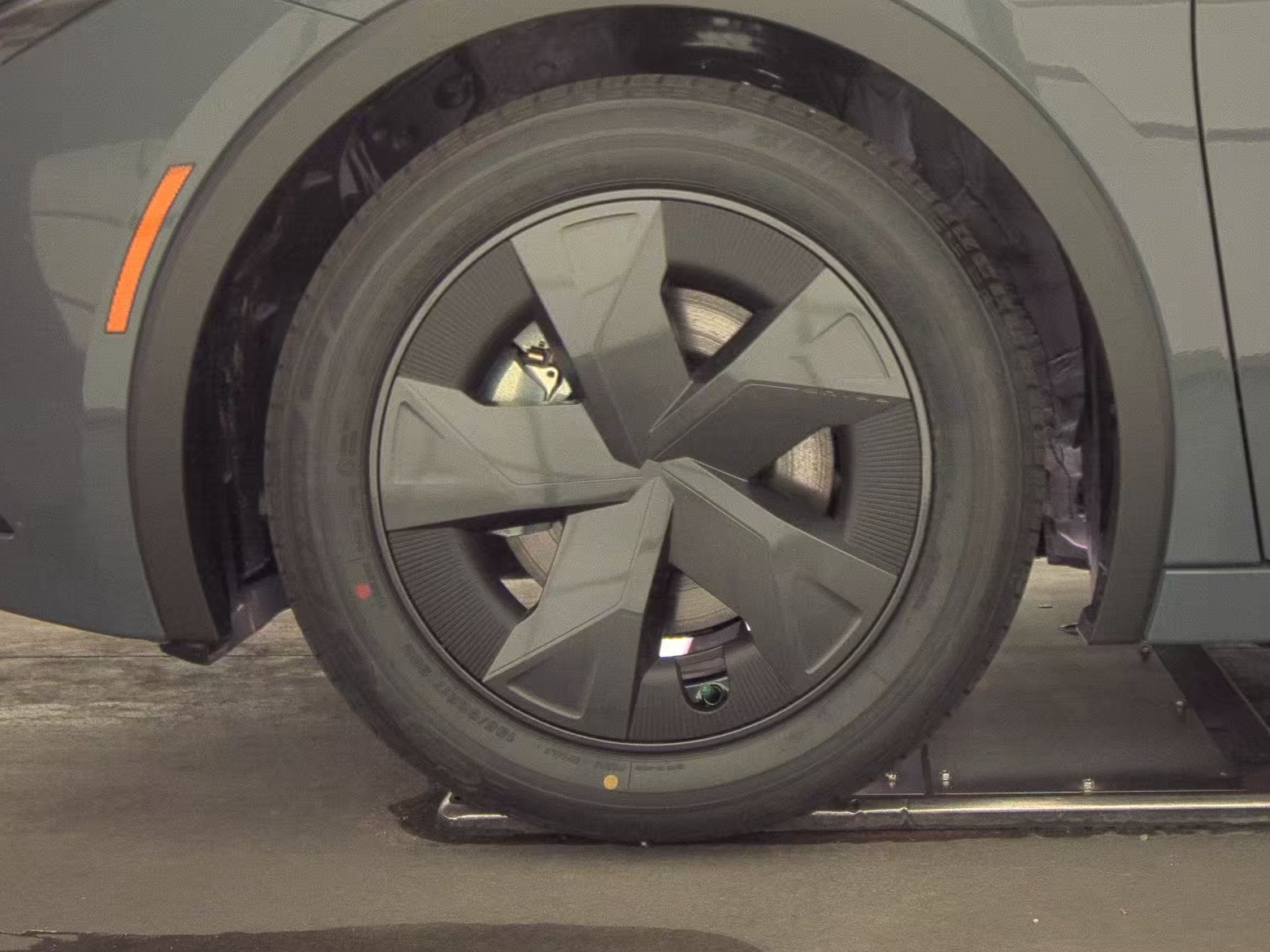 2026 Toyota Prius Plug-In Hybrid SE FWD