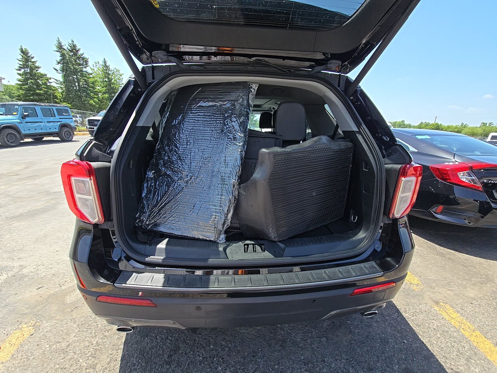 2023 Ford Explorer XLT AWD