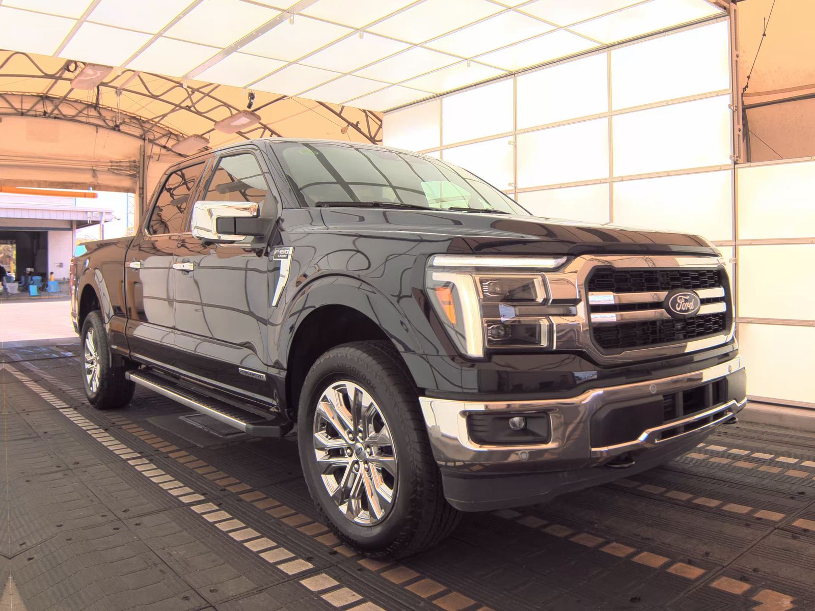 2025 Ford F-150 Hybrid Lariat AWD