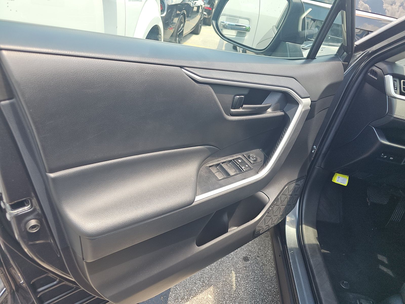 2022 Toyota RAV4 LE FWD