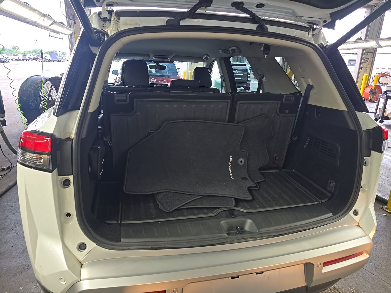 2025 Nissan Pathfinder SL AWD