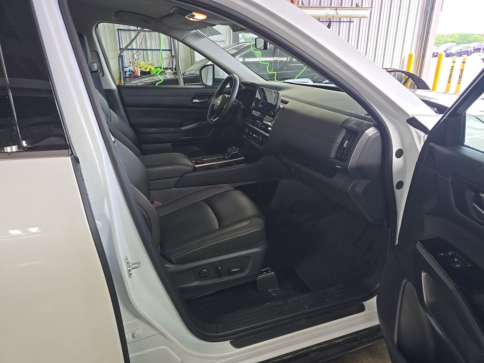 2025 Nissan Pathfinder SL AWD