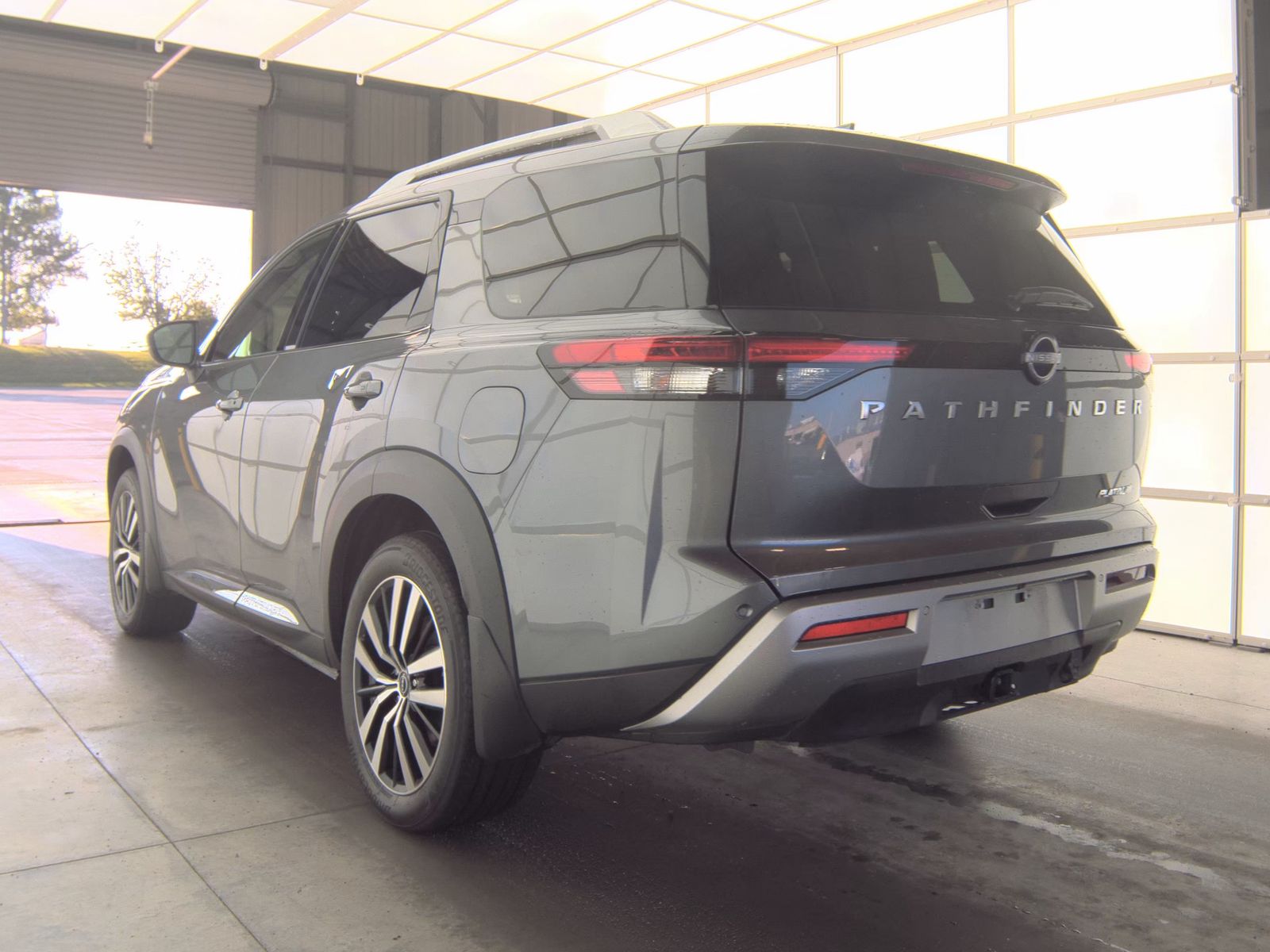 2025 Nissan Pathfinder Platinum FWD