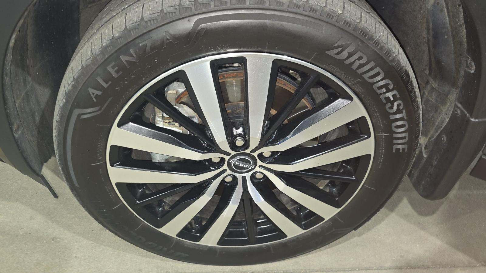 2025 Nissan Pathfinder Platinum FWD