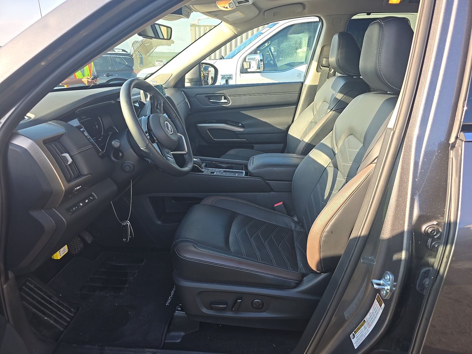 2025 Nissan Pathfinder Platinum FWD