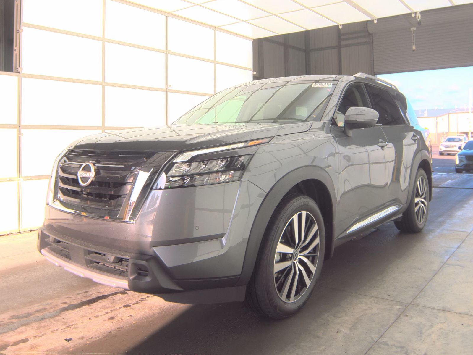 2025 Nissan Pathfinder Platinum FWD