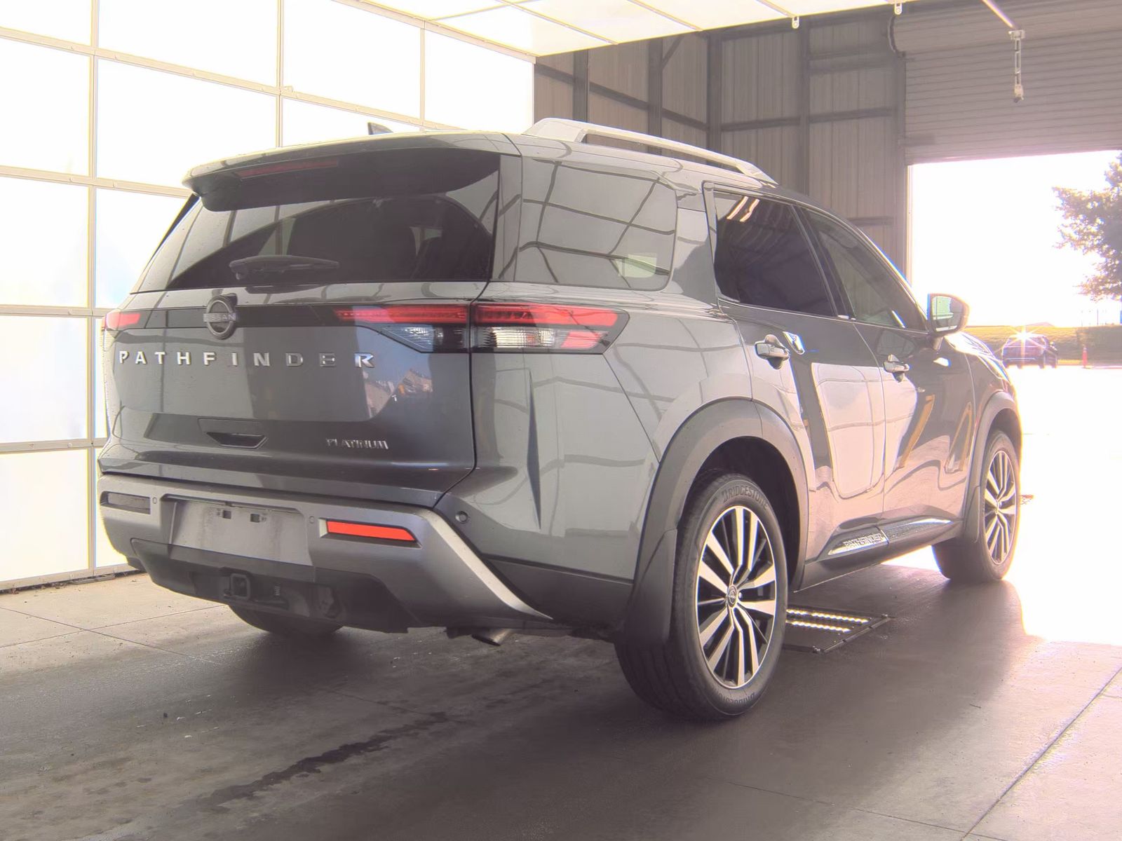 2025 Nissan Pathfinder Platinum FWD
