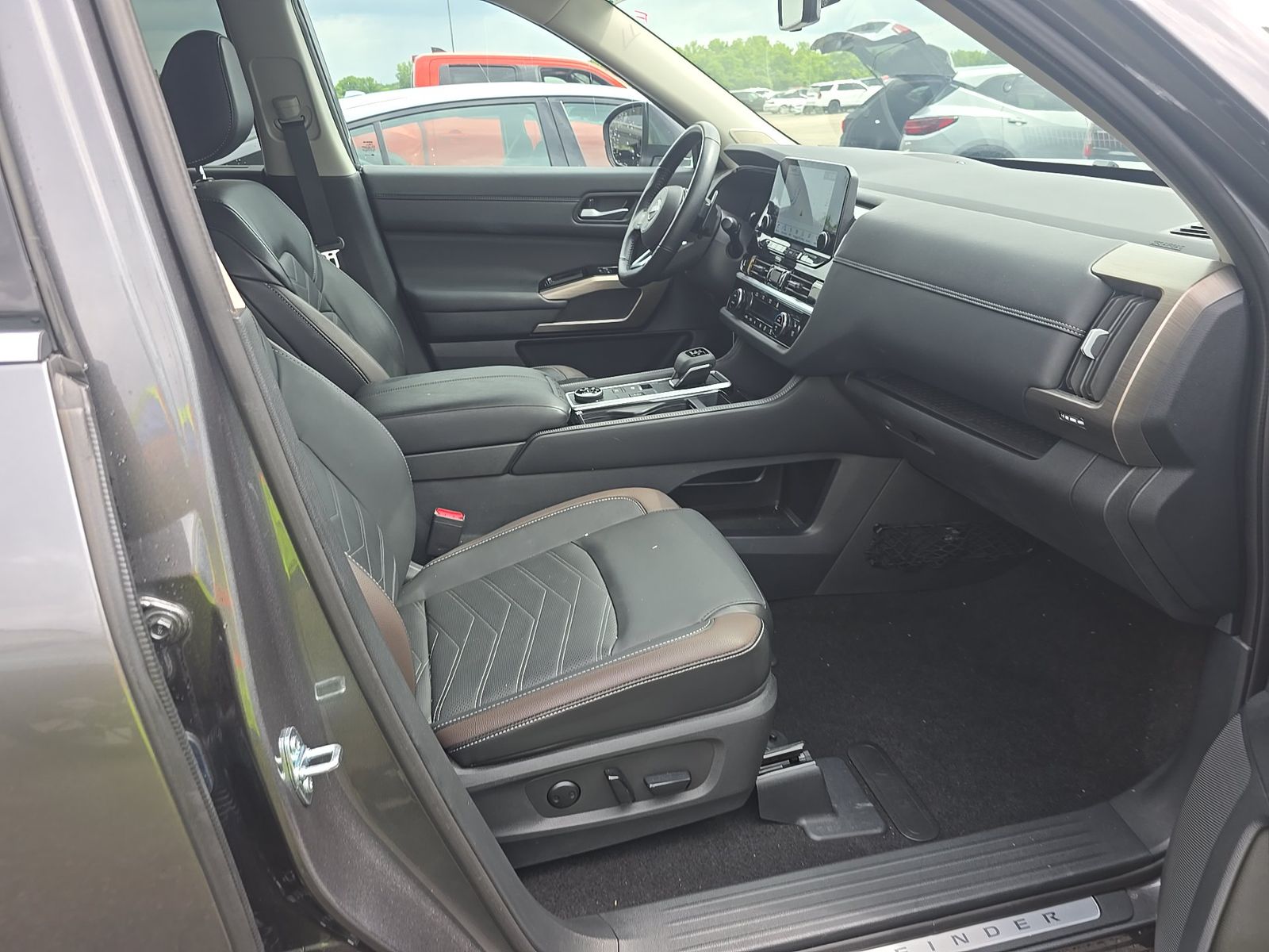 2025 Nissan Pathfinder Platinum AWD