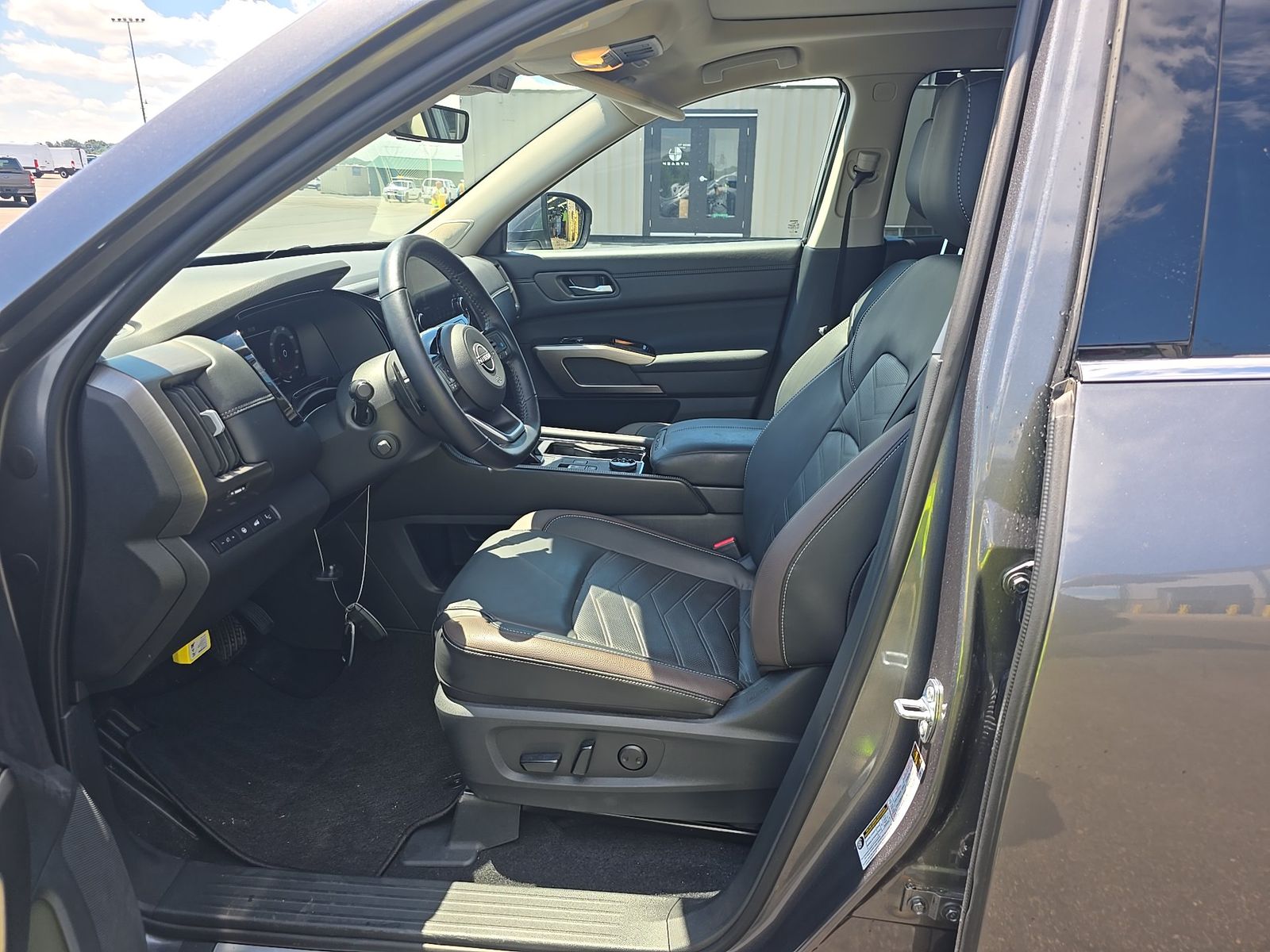2025 Nissan Pathfinder Platinum AWD