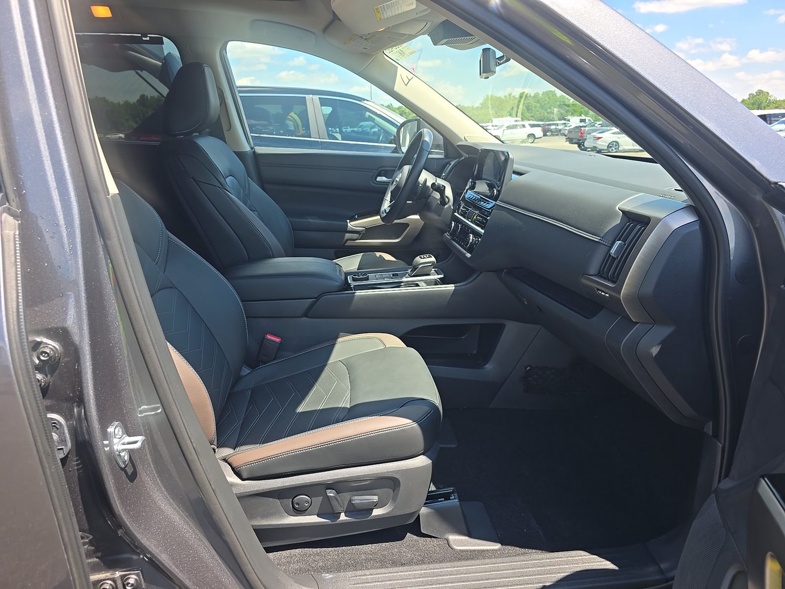 2025 Nissan Pathfinder Platinum AWD