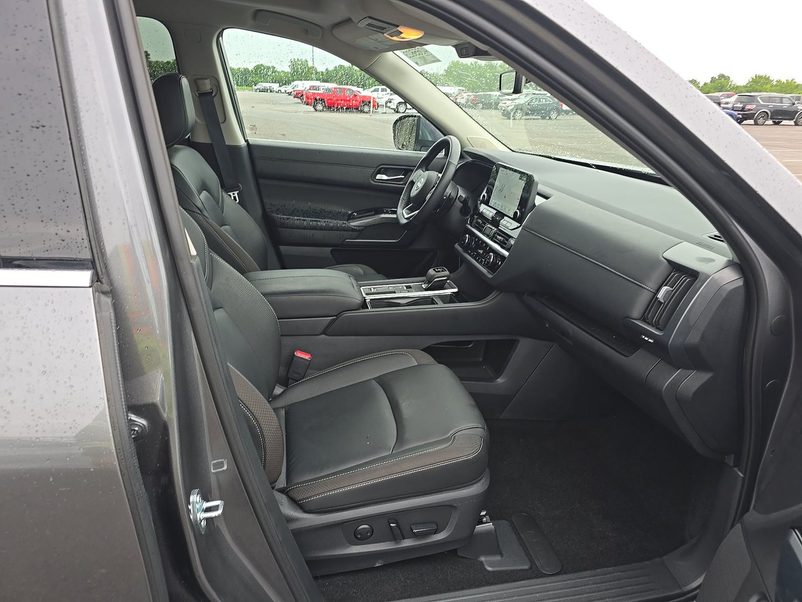 2025 Nissan Pathfinder SL FWD